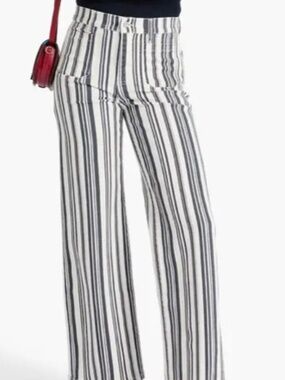 FRAME Le Slim Palazzo Modernist Pocket jeans, size 28.